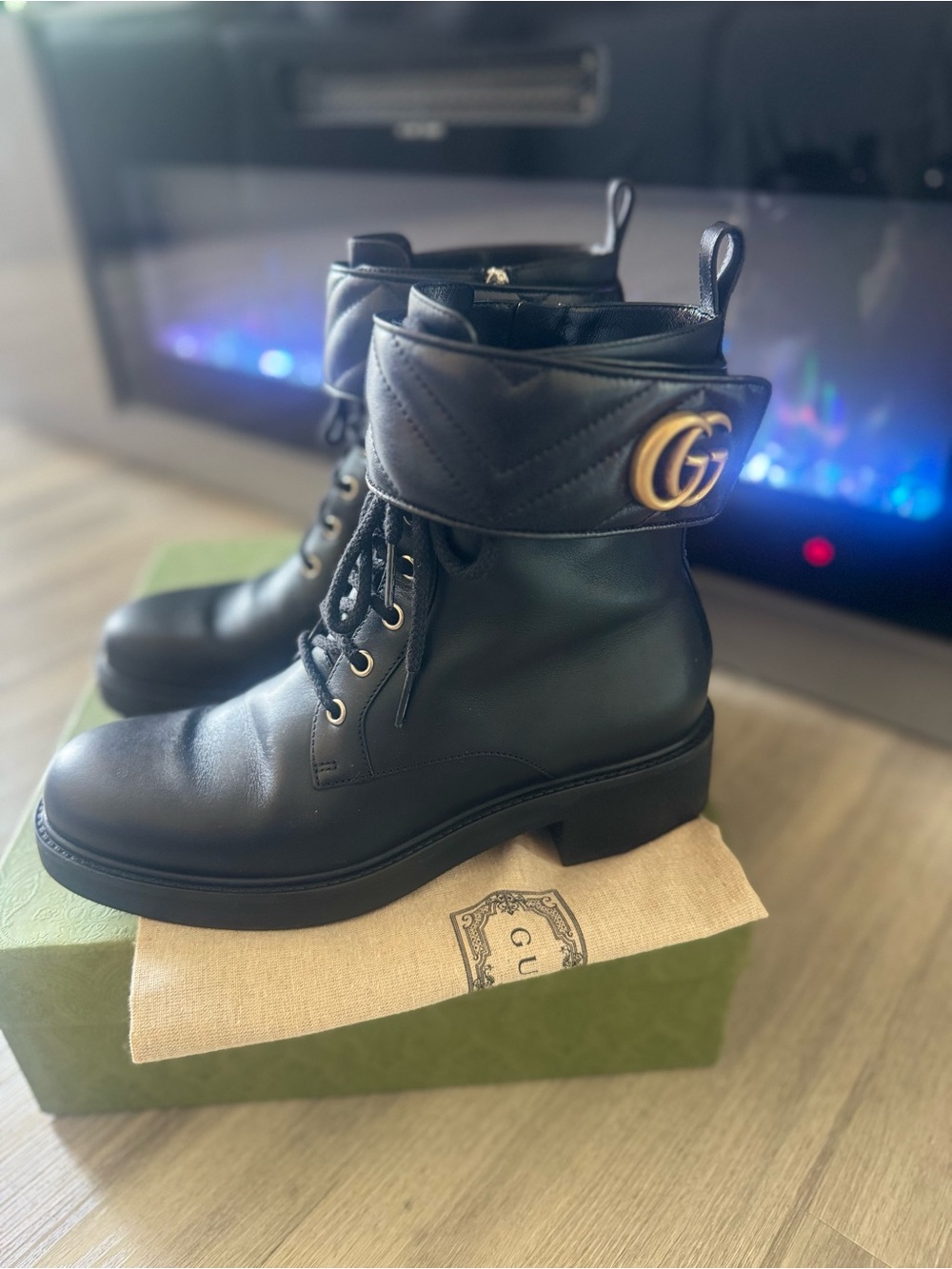 Gucci Logo plaque Lace- up Ankle Boots